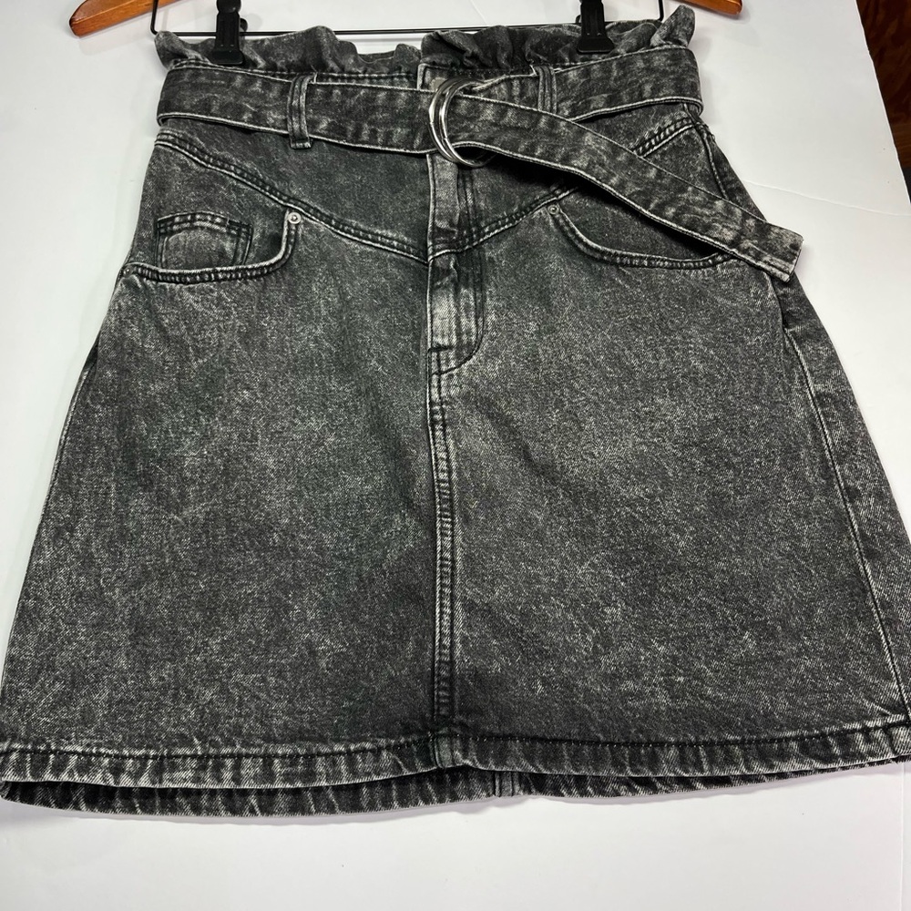 Black Acid Wash High Waisted Denim Mini Skirt Size 4 Y2K Retro Ruffle Waist Belt